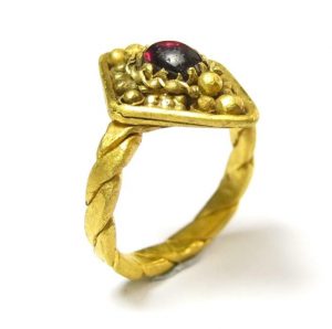 Lot 72 - Carolingian gold finger ring
