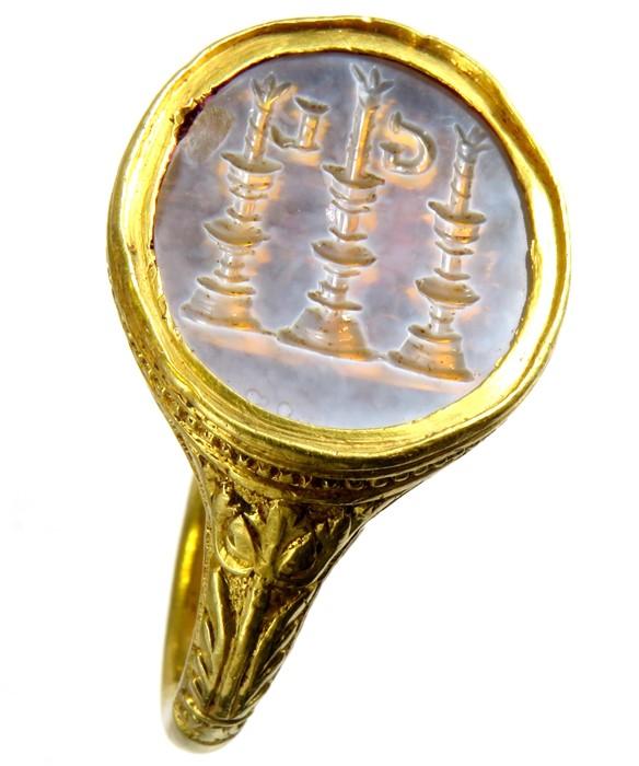 lot 103, Lowe Family 17th Century Gold Signet Ring