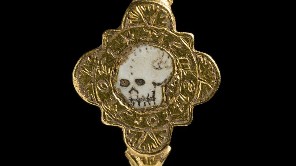 Post Medieval gold ring
