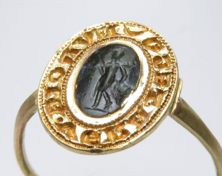 Lot 147, Medieval Gold Seal Ring
