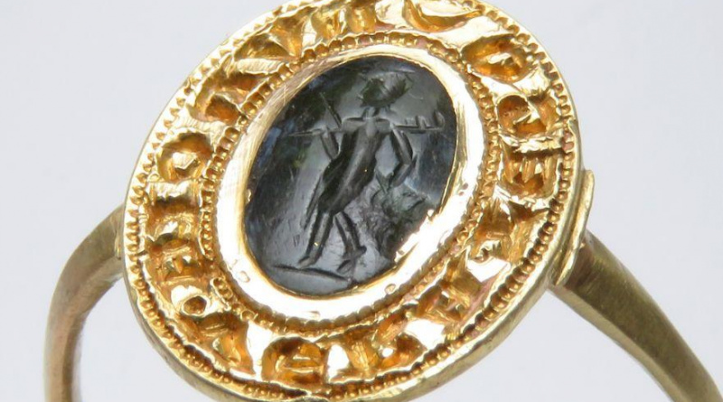 Lot 147, Medieval Gold Seal Ring