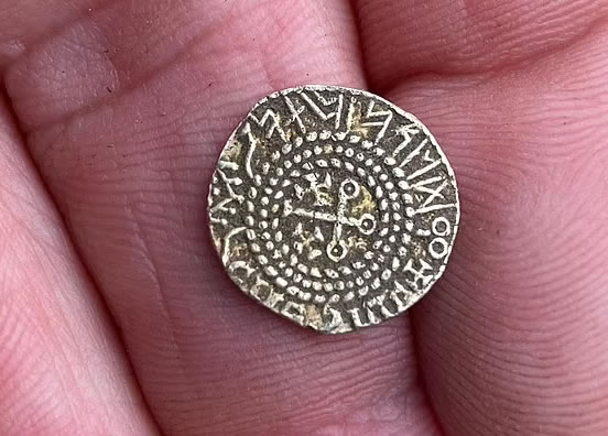 gold thrymsa in marks hand