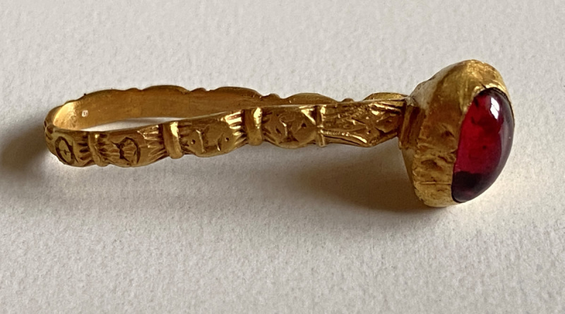 Medieval gold ring