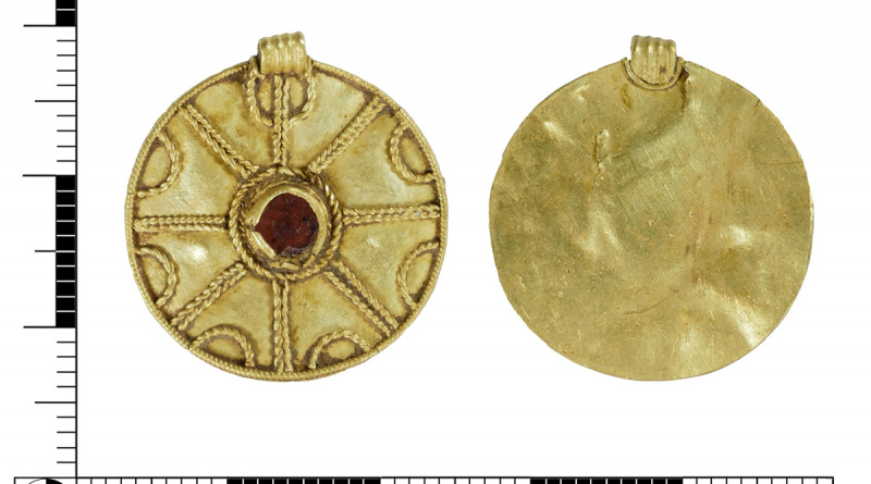Anglo-Saxon gold disc pendant