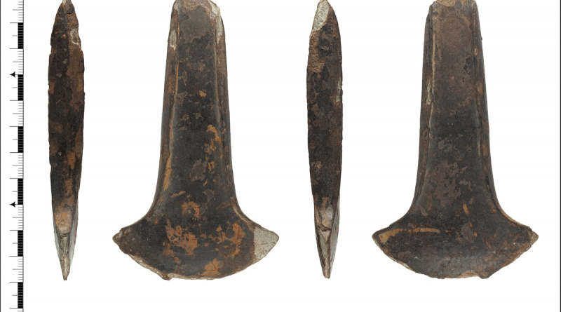 Early Bronze Age flanged axehead