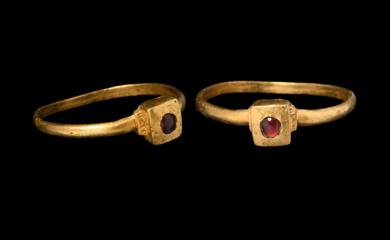 "The Great Wolds Valley" Medieval gold ring