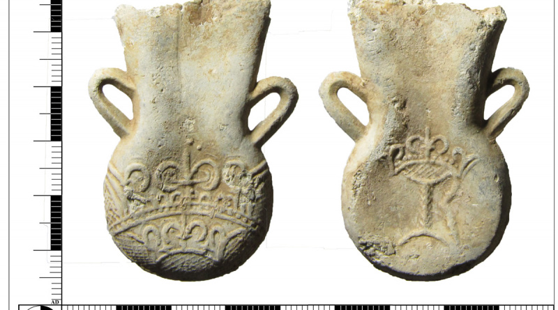 Ampulla with a capital "R"