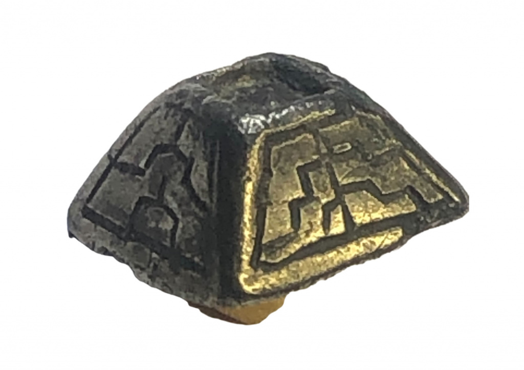 Anglo-Saxon pyramidal mount