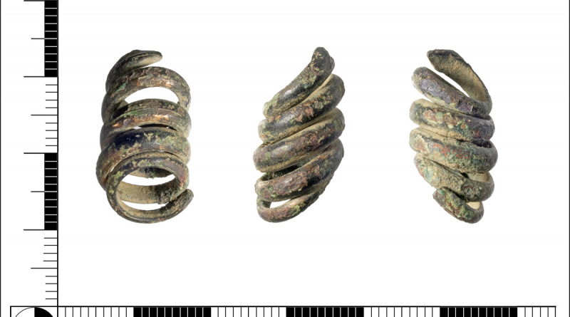 Roman snake finger ring