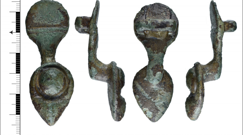 Roman "double-headed" button and loop fastener