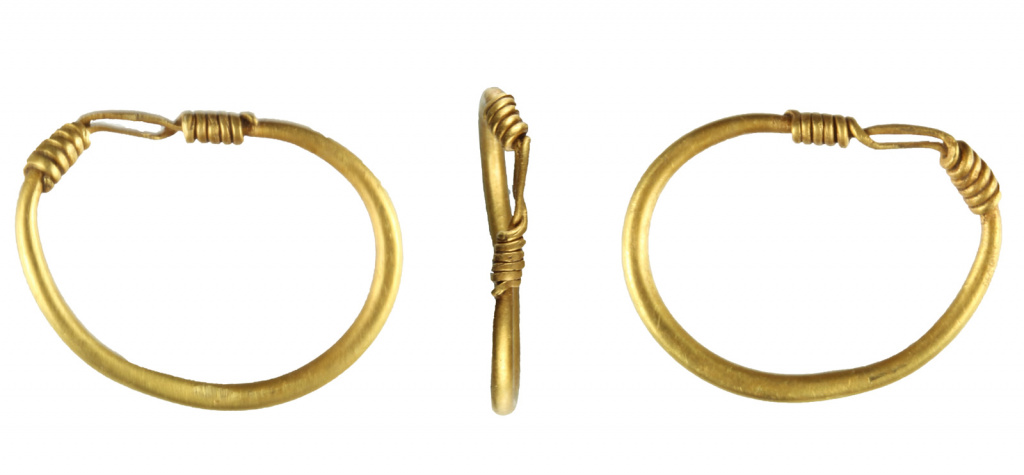 Roman gold earring
