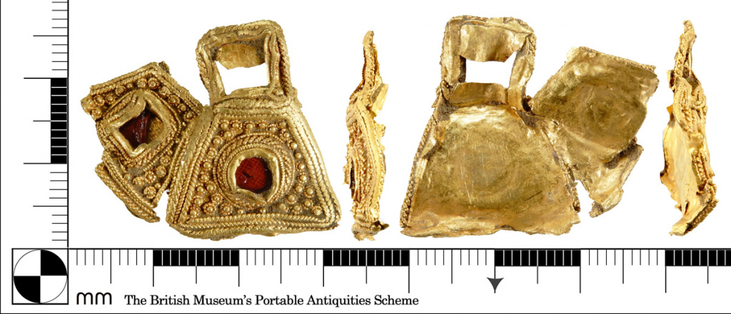 Gold and gemstone scabbard mount